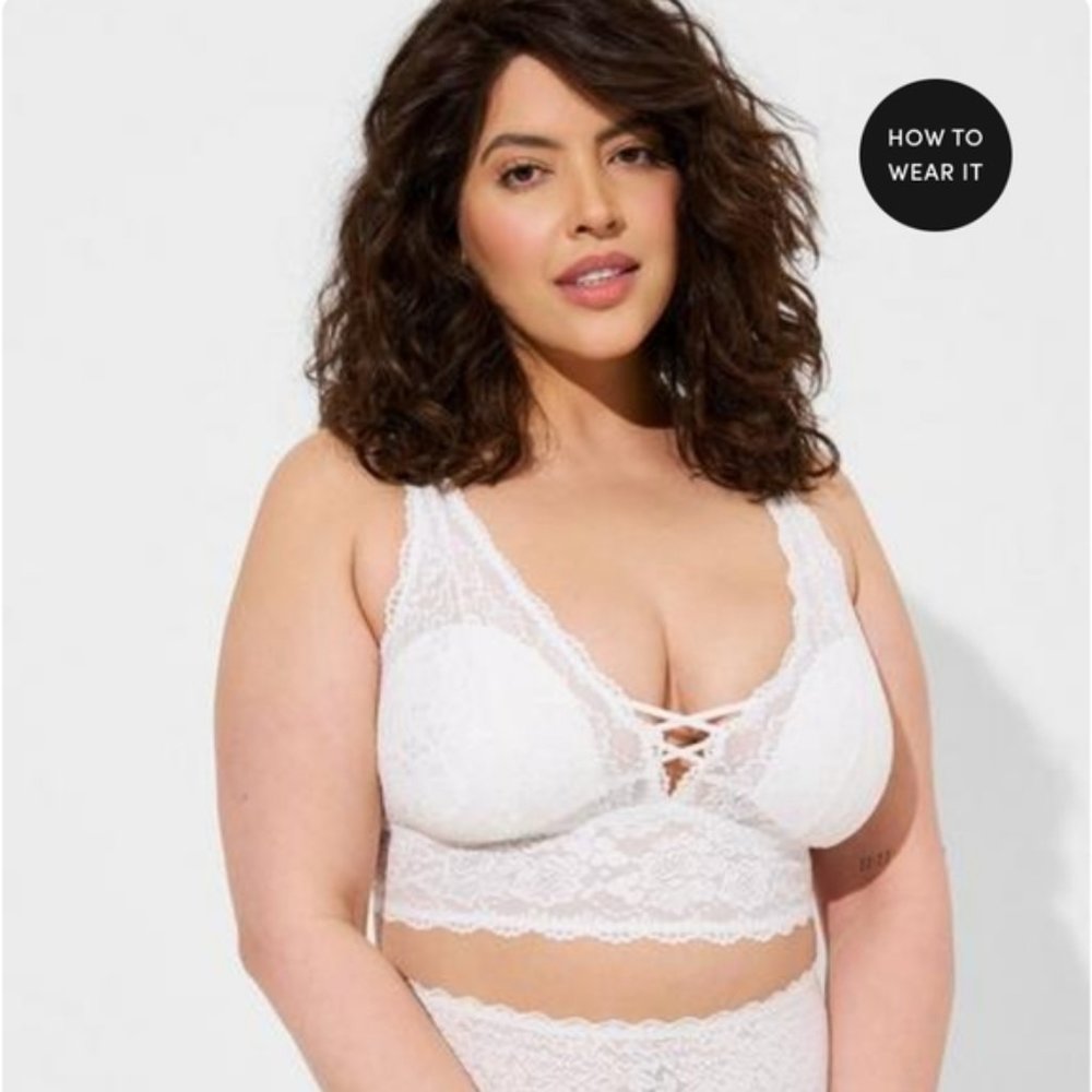 Torrid size 2 Lightly Lined Lace Xo Front Bralette